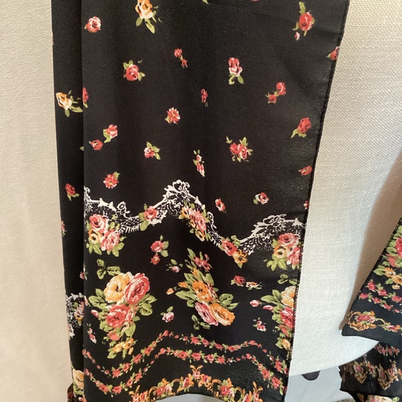 LOF Black Floral Border Draped Swim Coverup Robe Feminine Travel NWT - Picture 5 of 10